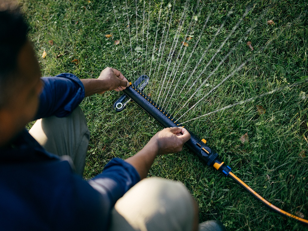 FISKARS X-Series Zwenksproeier S-L, max. 500 m2 