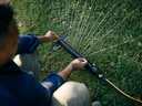 FISKARS X-Series Zwenksproeier S-L, max. 500 m2 