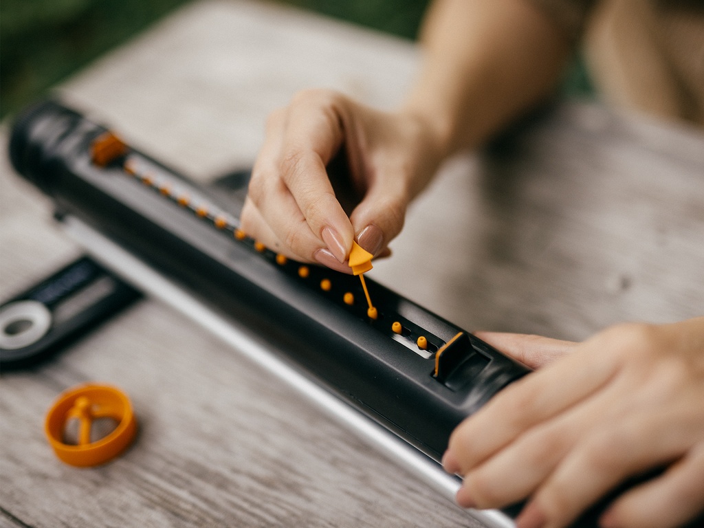 FISKARS X-Series Zwenksproeier S-M, max. 300 m2 