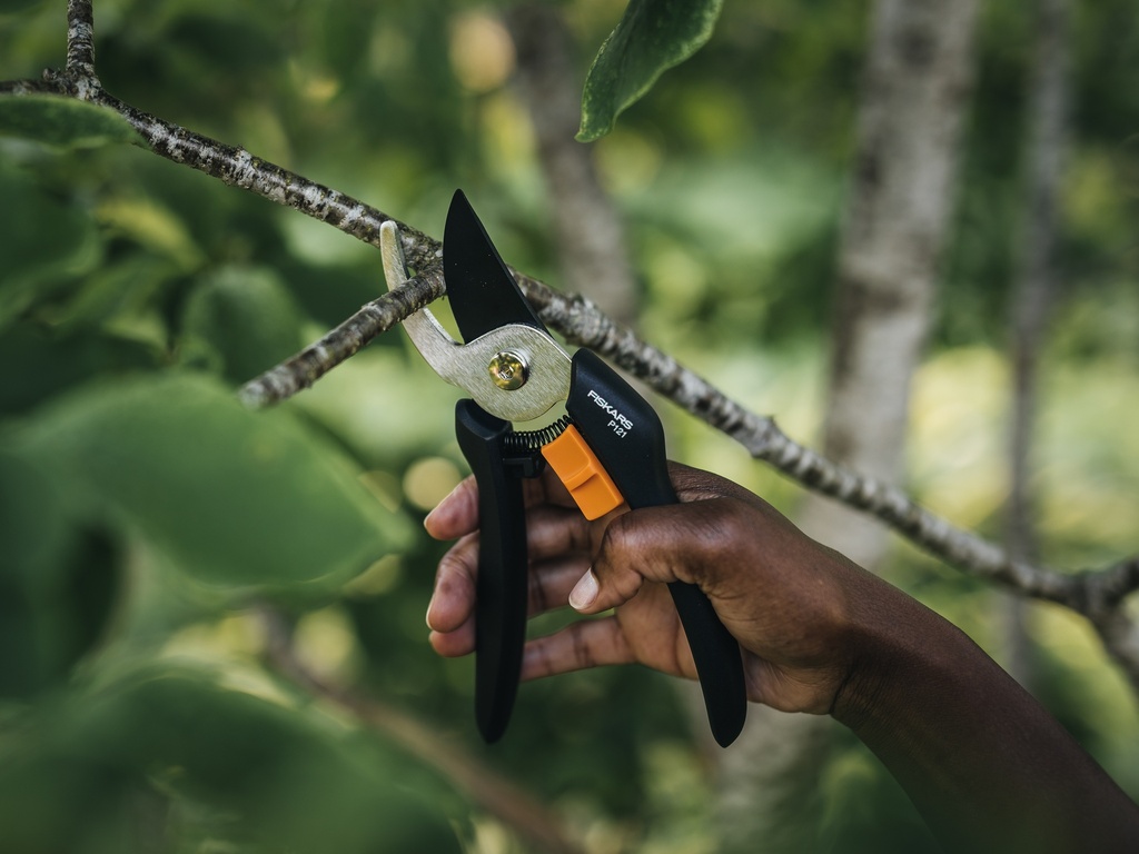 Snoeischaar FISKARS Solid P121 bypass, knipt tot 18 mm