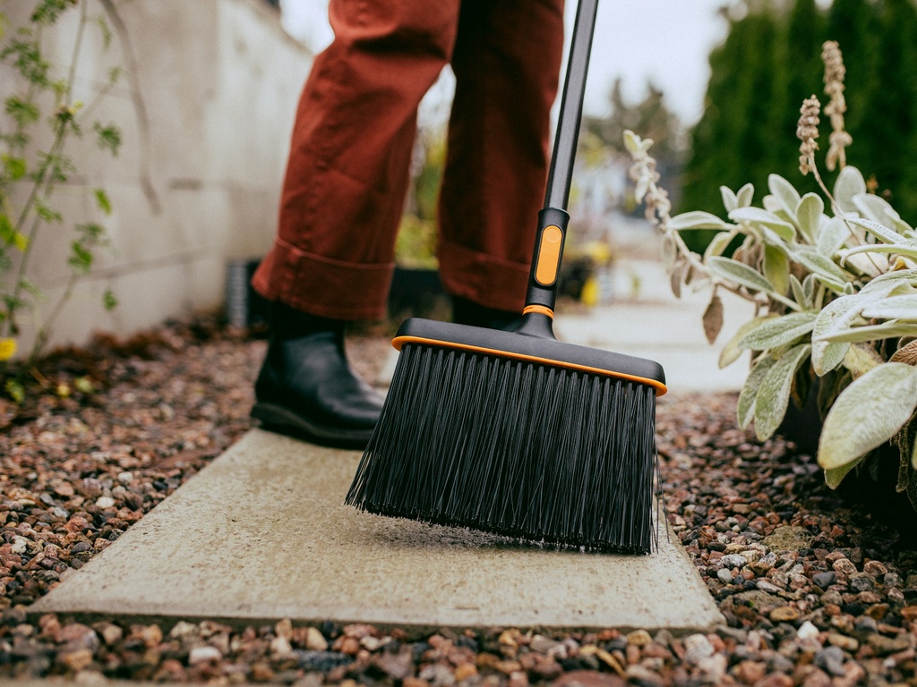 FISKARS OneClick Bezem 24 cm met lange vezels
