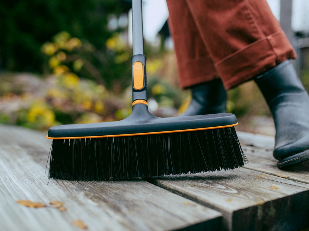 FISKARS OneClick Bezem kunststof 34 cm met zachte vezels